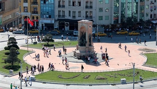 محاولة انتحار في ميدان تقسيم وسط إسطنبول