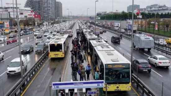 قريبا.. المرأة تقود "المتروبوس" في إسطنبول