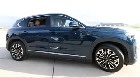 وزير الدفاع التركي يخصص سيارة "توغ" لجولة وزير أوكراني في قيصري وزير الدفاع التركي يخصص سيارة "توغ" لجولة وزير أوكراني في قيصري