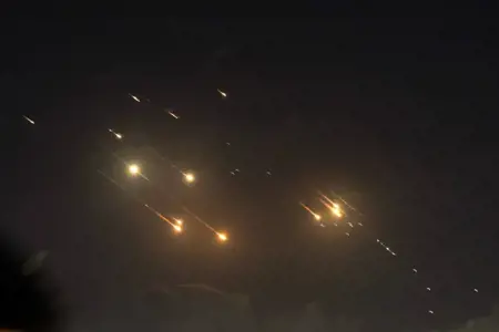 إيران تضرب عمق إسرائيل بصواريخ باليستية والدفاعات تعلن حالة الحرب!