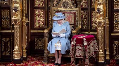 الملكة إليزابيث الثانية ترفض جائزة "عجوز العام"