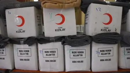 إرسال مساعدات شتوية من الهلال الأحمر التركي للأسر المحتاجة في سوريا إرسال مساعدات شتوية من الهلال الأحمر التركي للأسر المحتاجة في سوريا