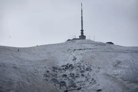 تساقط الثلوج على جبل بالاندوكن في ولاية أرضروم تساقط الثلوج على جبل بالاندوكن في ولاية أرضروم