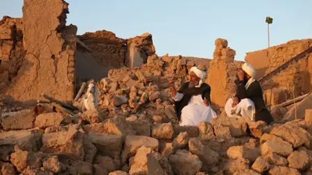 مقتل أكثر من ألفين شخص في زلازل قوية هزت أفغانستان