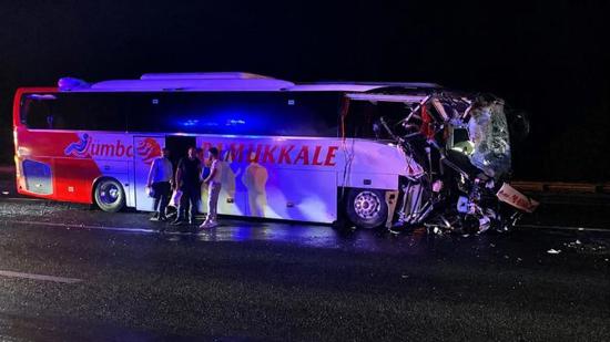 تركيا.. إصابة 9 أشخاص بجروحٍ طفيفة في حادث حافلةٍ على طريق الأناضول السريع