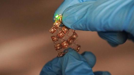 بمشاركة باحث تركي.. تطوير بطارية تولّد الطاقة من العرق والرطوبة