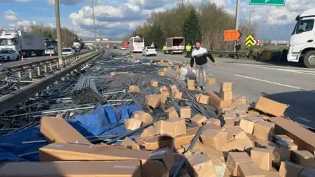 سكاريا: حادث مروري متسلسل على طريق الأناضول السريع سكاريا: حادث مروري متسلسل على طريق الأناضول السريع