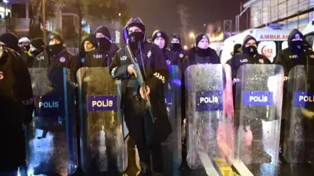 إصابة 123 شرطيًا واعتقال 1133 شخصًا خلال المظاهرات في تركيا إصابة 123 شرطيًا واعتقال 1133 شخصًا خلال المظاهرات في تركيا