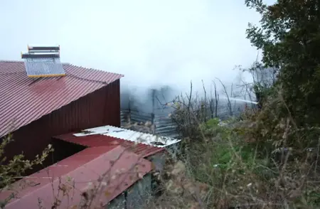 اندلاع حريق في مستودع للأثاث والسلع البيضاء في أنطاليا اندلاع حريق في مستودع للأثاث والسلع البيضاء في أنطاليا