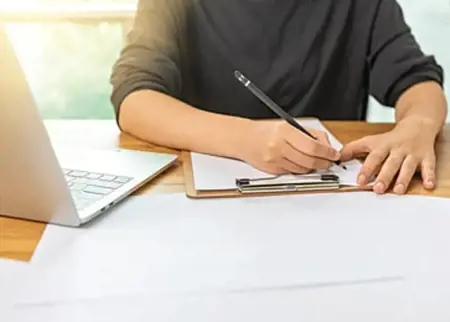 كيف تكتب ملف دراسة قوي يضمن القبول الجامعي؟