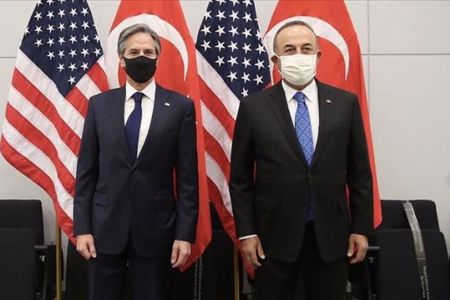 وزير الخارجية التركي يبحث مع نظيره الأمريكي التوتر الروسي الأوكراني