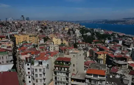 بدء الهجرة في إسطنبول خوفًا من الزلزال.. تعرف على الأماكن الأكثر خطرًا في المدينة بدء الهجرة في إسطنبول خوفًا من الزلزال.. تعرف على الأماكن الأكثر خطرًا في المدينة