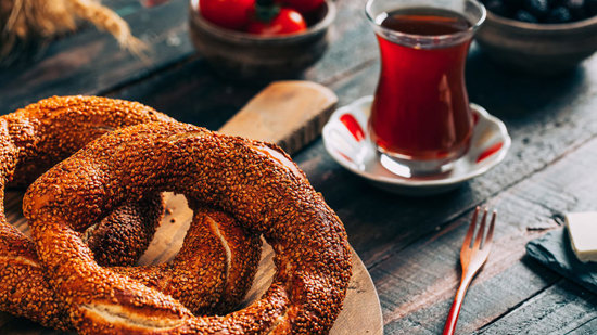 العادات الشتوية للجالية العربية في تركيا: دفء يجمع المسافات