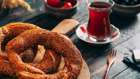 العادات الشتوية للجالية العربية في تركيا: دفء يجمع المسافات