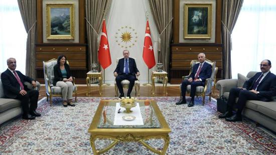 إردوغان يستقبل وفد «إمرالي» عن حزب DEM في لقاء استمرّ ساعة و40 دقيقة