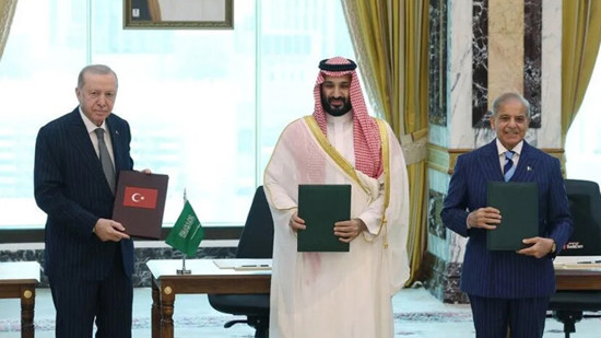إردوغان لـ«الشرق الأوسط»: مشكلات المنطقة يجب أن يحلّها فاعلوها.. واتفاق مكّة مفتوح لكلّ الأشقّاء