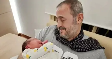 جورج وسوف يستقبل حفيدته الجديدة "آميا"