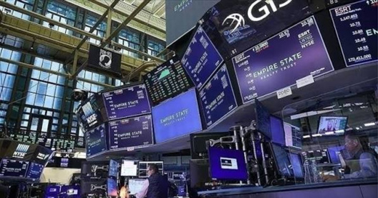 الأسواق العالمية بين بيانات التوظيف الأمريكية الضعيفة ومخاوف تنظيم الذكاء الاصطناعي.. والذهب قرب أعلى مستوى في شهرين