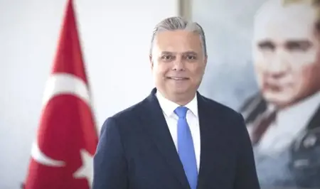 أوميت أويسال يتحدى أوزغور أوزيل في معركة رئاسة حزب الشعب الجمهوري