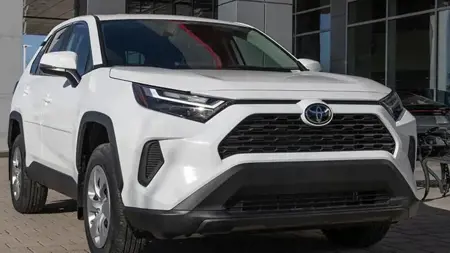 انخفاض أرباح شركة صناعة السيارات اليابانية تويوتا انخفاض أرباح شركة صناعة السيارات اليابانية تويوتا