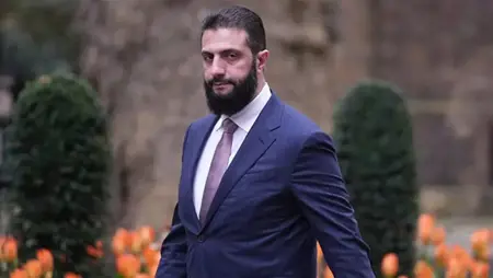 بالفيديو: بعد 47 عاماً... الشرع يدفع فاتورة مطعم بفيزا شخصياً ويُعلن عودة سوريا للنظام المصرفي الدولي