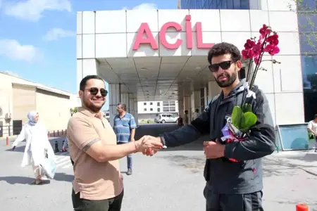 مؤثر.. امرأة سورية تضع مولودتها أمام فندق تقيم فيه بولاية تكريداغ التركية مؤثر.. امرأة سورية تضع مولودتها أمام فندق تقيم فيه بولاية تكريداغ التركية