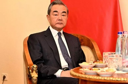 حركة دبلوماسية مكثفة: وزير الخارجية الصيني  في طريقه إلى أنقرة