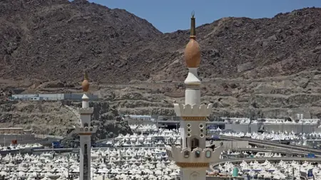 مقطع فيديو لطفلة سورية تسمع الآذان لأول مرة يثير جدلاً كبيراً مقطع فيديو لطفلة سورية تسمع الآذان لأول مرة يثير جدلاً كبيراً