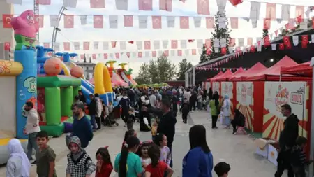 "معرض الجمهورية" يستضيف 34 ألفاً و729 زائراً في 3 أيام "معرض الجمهورية" يستضيف 34 ألفاً و729 زائراً في 3 أيام