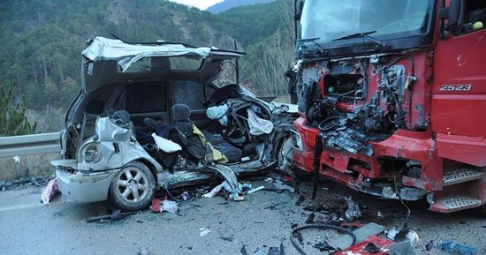 حادث مروع يزهق أرواح عائلة كاملة في بولو التركية