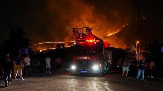 اندلاع 140 حريقاً في أنقرة خلال يومٍ واحد أغلبها في الأعشاب والغابات