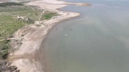 انخفاض منسوب مياه بحيرة بيوك شكمجة إلى أدنى مستوى لها منذ 9 سنوات