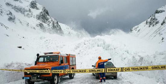 "آفاد" تطلق إنذار الانهيارات الثلجية في 12 ولاية تركية