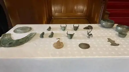 تركيا تستعيد 37 قطعة أثرية تاريخية كانت مهربة إلى سويسرا