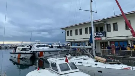 تركيا ..غرق قارب يحمل مهاجرين غير نظاميين في تشاناكالي تركيا ..غرق قارب يحمل مهاجرين غير نظاميين في تشاناكالي