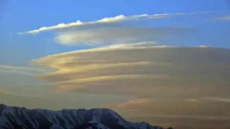 تركيا ..ظهور سحابة عدسية في سماء ولاية هكاري تركيا ..ظهور سحابة عدسية في سماء ولاية هكاري