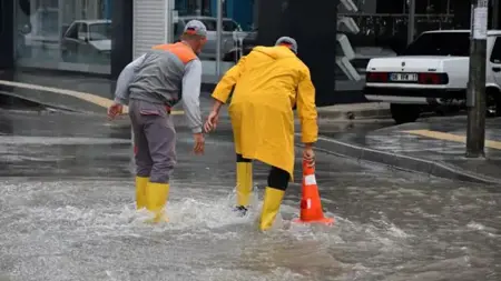 تحذير من سقوط أمطار غزيرة في 17 ولاية تركية تحذير من سقوط أمطار غزيرة في 17 ولاية تركية