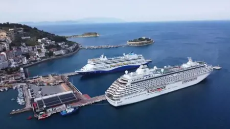 تركيا ..وصول 1657 سائحًا إلى كوشاداسي على متن 3 سفن سياحية تركيا ..وصول 1657 سائحًا إلى كوشاداسي على متن 3 سفن سياحية