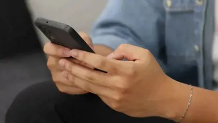 تقرير عالمي: الاحتيال ينتقل من البريد الإلكتروني إلى إنستغرام وتيك توك.. و36% من المستخدمين يقعون في الفخ