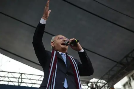 "بعد أن خانه التعبير"  .. المرشح الرئاسي "كليجدار أوغلو" حديث مواقع التواصل في تركيا "بعد أن خانه التعبير"  .. المرشح الرئاسي "كليجدار أوغلو" حديث مواقع التواصل في تركيا