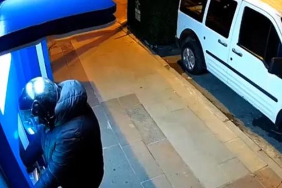 إسطنبول: اعتقال لص نفّذ 38 سرقة من أجهزة الصراف