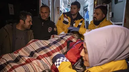 معجزة: إنقاذ سيدة تركية من تحت الأنقاض بعد مرور 11 يومًا على وقوع الزلزال المدمر معجزة: إنقاذ سيدة تركية من تحت الأنقاض بعد مرور 11 يومًا على وقوع الزلزال المدمر