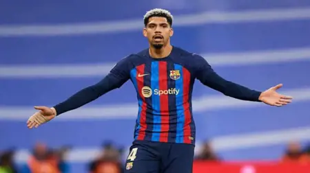 الإعلان عن تمديد عقد الأوروغواياني رونالد أراوخو في نادي برشلونة حتى هذا التاريخ الإعلان عن تمديد عقد الأوروغواياني رونالد أراوخو في نادي برشلونة حتى هذا التاريخ