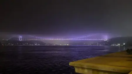 توقف حركة السفن في مضيق البوسفور بإسطنبول توقف حركة السفن في مضيق البوسفور بإسطنبول