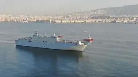 سفينة TCG Anadolu بانتظار زوارها في إزمير سفينة TCG Anadolu بانتظار زوارها في إزمير