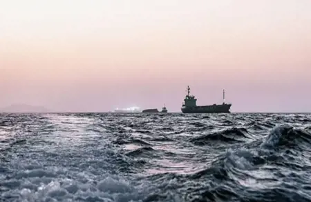اصطفاف دولي حول إيران: سيول تجهز أصولاً عسكرية لمضيق هرمز.. وبروكسل تنضم رسمياً لـ«عزل طهران المالي»