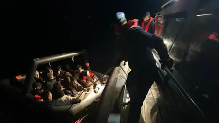 بينهم 6 أطفال.. إنقاذ 21 مهاجرًا غير شرعي قبالة سواحل بودروم بينهم 6 أطفال.. إنقاذ 21 مهاجرًا غير شرعي قبالة سواحل بودروم