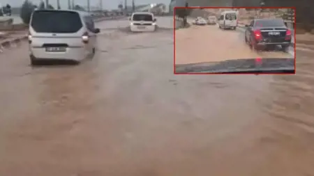 أمطار غزيرة تغرق شوارع غازي عنتاب وتعلّق السيارات في المياه أمطار غزيرة تغرق شوارع غازي عنتاب وتعلّق السيارات في المياه