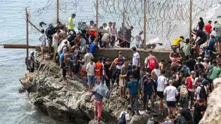 أزمة الهجرة تشقّ أوروبا: إيطاليا تمدد تعليق حرية التنقل مع إسبانيا بعد عبور 49 ألف مهاجر إلى سبتة