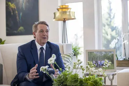 السفير الأمريكي لدى أنقرة:"تركيا تواصل دورها كقوة جبارة على المسرح العالمي" السفير الأمريكي لدى أنقرة:"تركيا تواصل دورها كقوة جبارة على المسرح العالمي"